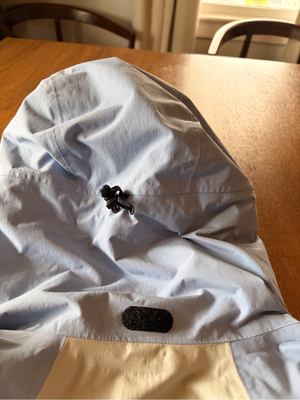 Mountain Hardwear Light Blue and Cream Hooded Ski Jacket - Picture 13 of 14